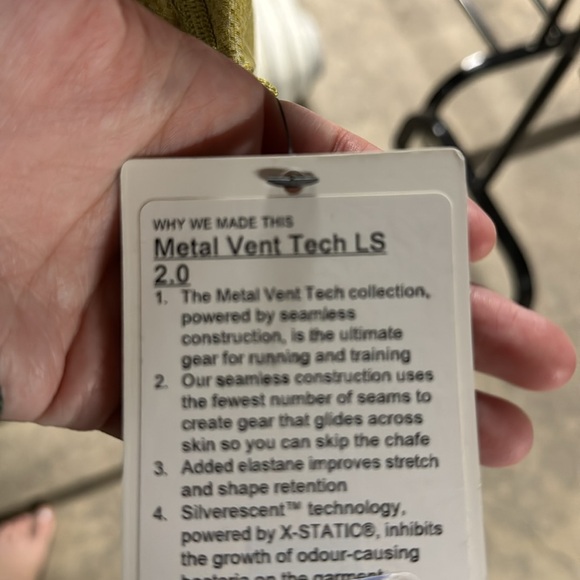 Men’s Luluemon Top new with tags - Picture 3 of 3